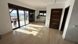 Casa 5 camere + teren 372mp cartier Bavaria - imagine 12
