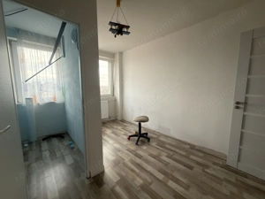 Etaj intermediar. Bloc izolat. Bucatarie inchisa  - imagine 8