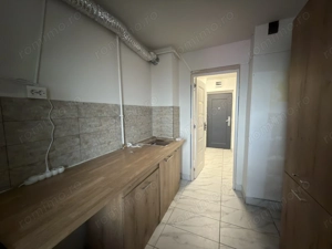 Etaj intermediar. Bloc izolat. Bucatarie inchisa  - imagine 11