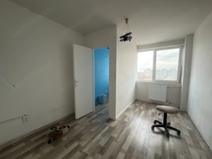 Etaj intermediar. Bloc izolat. Bucatarie inchisa  - imagine 7