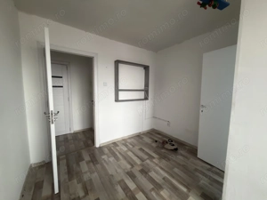 Etaj intermediar. Bloc izolat. Bucatarie inchisa  - imagine 9