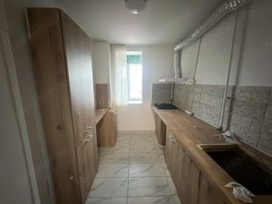 Etaj intermediar. Bloc izolat. Bucatarie inchisa  - imagine 10