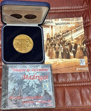 medalie comemorativă a Corului Madrigal + CD-uri colinde Madrigal - imagine 3