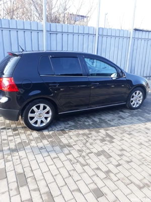 Vînd golf 5