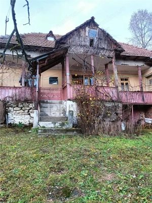 CASA TRADITIONALA - ANEXE - TEREN GENEROS - ZONA EXECELENTA - COMISION 0%