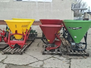 Masina de imprastiat ingrasaminte - imagine 3