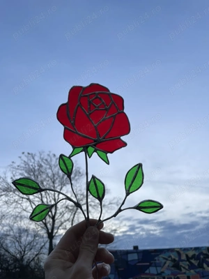 Trandafir din sticlă vitraliu   un cadou atemporal pentru o femeie specială