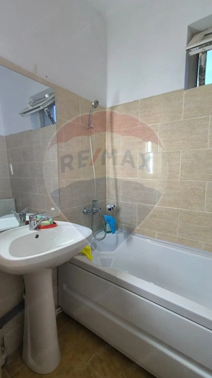 Casă cu 3 camere de vânzare în zona Centrală - imagine 14