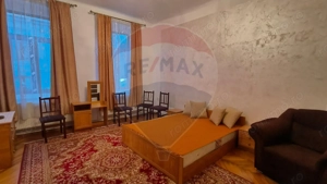 Casă cu 3 camere de vânzare în zona Centrală - imagine 5