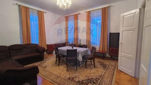 Casă cu 3 camere de vânzare în zona Centrală - imagine 2