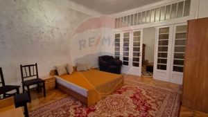 Casă cu 3 camere de vânzare în zona Centrală - imagine 6