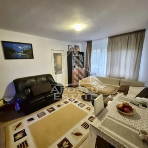 Apartament cu 2 camere la partet, zona Dambovita
