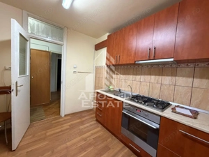 Apartament cu 3 camere, 2 bai, decomandat, centrala proprie, Girocului - imagine 2