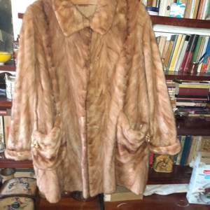 Vand haina de blana de vulpe,aproape noua