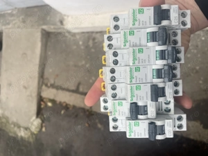 Vând siguranțe electrice nefolosite 