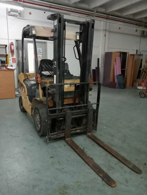 Vand motostivuitor Caterpillar