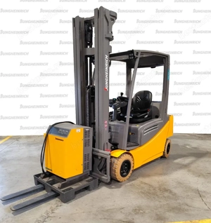 Electrostivuitor Jungheinrich EFG 320, capacitate 2000 kg, înălțime de ridicare 5500 mm