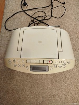 Vând radio cu casetofon, cd și aux in perfectă stare. Impecabil  !!