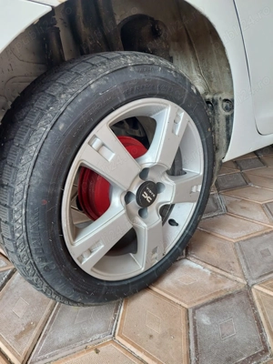 Roti Logan cu anvelope 