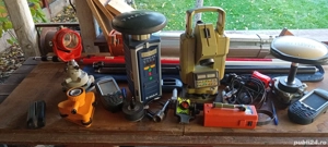 Vând aparatura topografica