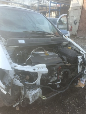 Dezmembrez Opel Zafira diesel 2002