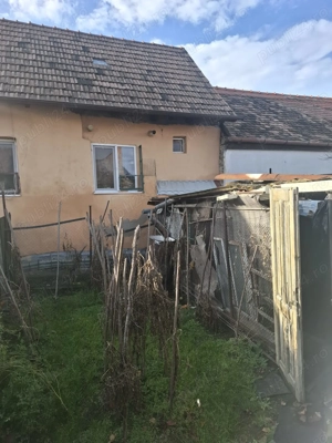 Garsoniera Centru Stradal Toate Utilitatile Bucatarie Separata Pivnita Parcare 2 parcele de gradina - imagine 7