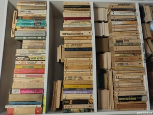 Lichidez bibliotecă cca. 3000 cărți 
