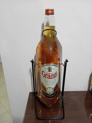 vând sticlă wiski cu suport 