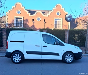 peugeot partner 1.6 hdi 2011Peugeot Partner  An fabricație 2011 Motor 1.6 hdi 110 cp Rulaj : 250000  - imagine 2
