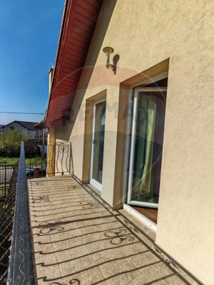 Casă / Vilă cu 5 camere de vânzare - imagine 5