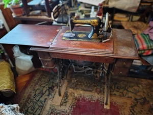 Vând mașină de cusut  de epocă  - imagine 2