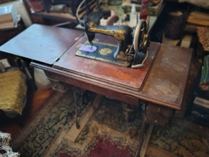 Vând mașină de cusut 