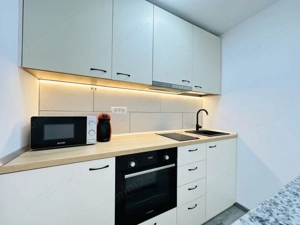 Prima inchiriere - Studio modern, vedere superbă spre oras | Com 0% - imagine 14