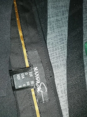 Pantaloni de firma negri