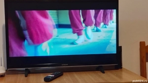 Vând Smart tv Hitachi 80cm impecabil