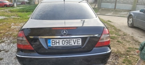 Mercedes Benz E-  Class - imagine 5