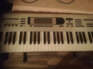 Orga Korg triton le