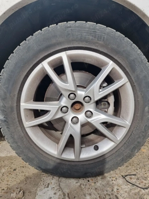 Anvelope Pireli  215 60 17 de iarnă cu jante din aliaj