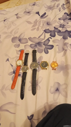 vând ceasuri de mana este stare foarte buna funcționare 