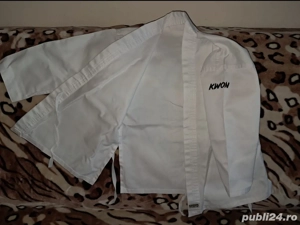 Kimono NOU de firmă KWON,calitativ,impecabil 6-7 ani