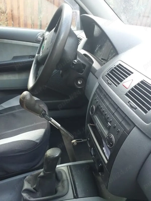 Skoda fabia  adaptat persoanelor cu dizabilitati locomotorii - imagine 6