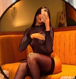 bună sunt nouă în orașul vostru sunt o fată frumoasă și drăguță vă aștept în locația mea sau în loca - imagine 2