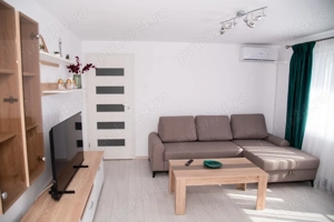 Inchiriez apartament , 2 camere , semidecomandat , etaj 4 , Splaiul 1 decembrie , cu vedere superba - imagine 2