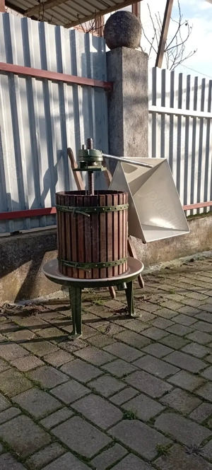 Vand presa de struguri de fabrica din ungari si zdrobitor, stare foarte buna