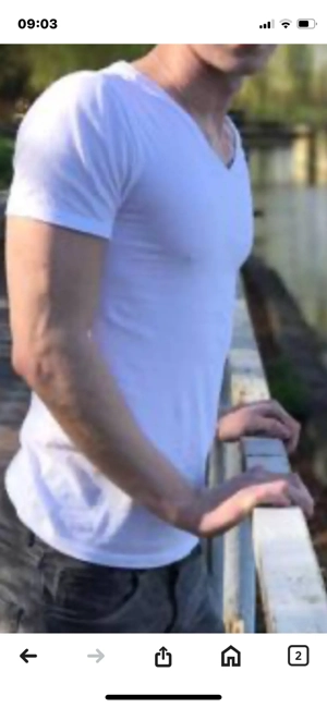 caut tanara cu aspect fizic placut 