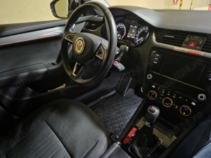 Skoda Octavia Combi Diesel 1.6 TDI DSG Style - imagine 18