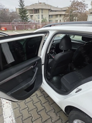 Skoda Octavia Combi Diesel 1.6 TDI DSG Style - imagine 9