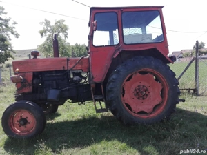 Vand tractor U650 cu utilaje. 