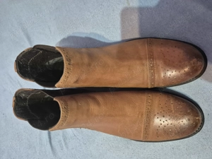 Vând ghete femei, din piele naturală maro.