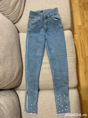 Blugi cu pietricele skinny